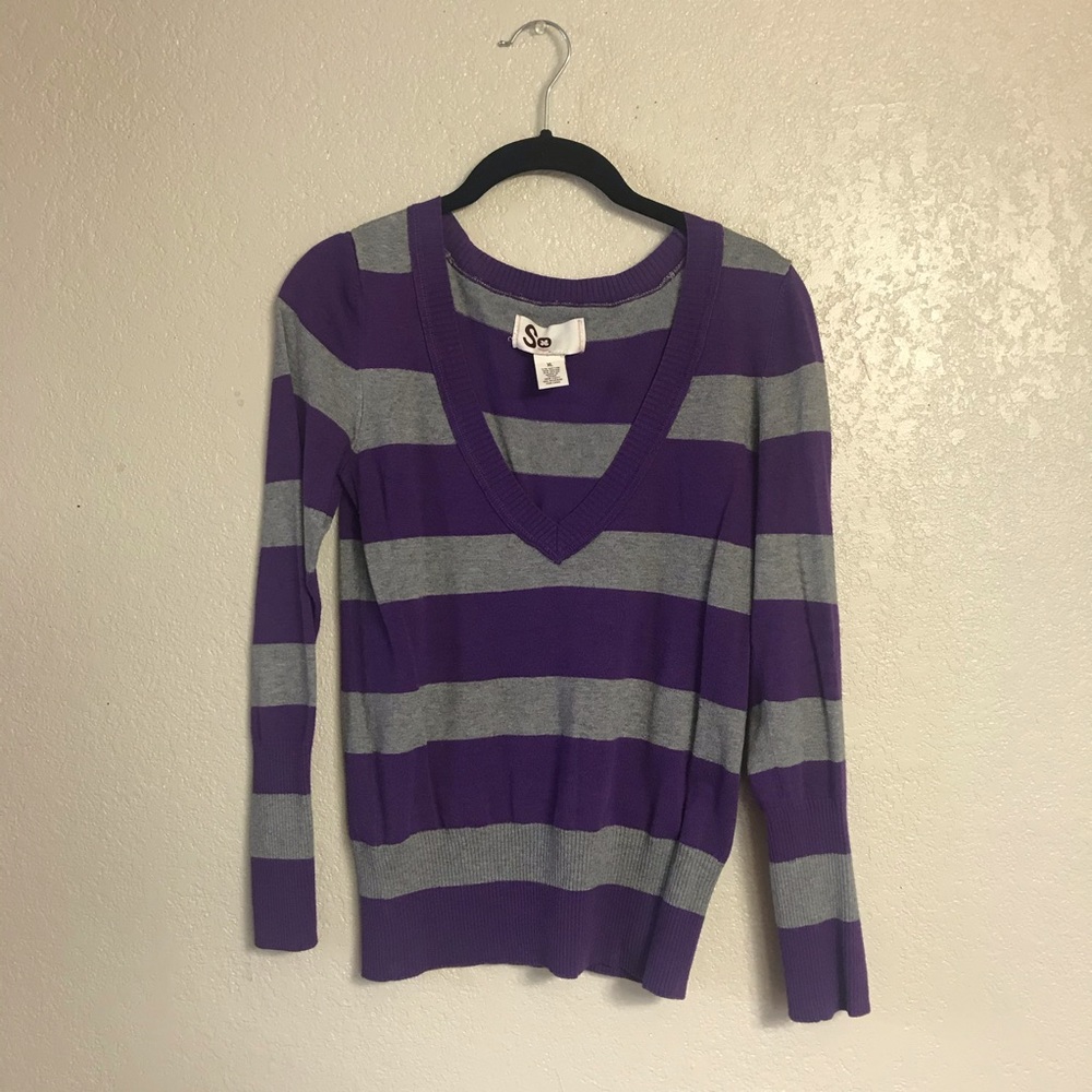 SO Purple/Grey Striped V-neck Ribbed Sweater (XL)